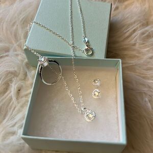 NWT set jewerly (Necklace, ring, earings)